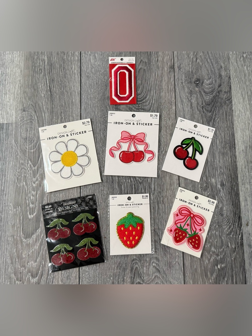 Lot of 7pc Embroidered Iron-On Appliques Cherry Strawberry Daisy Brand New